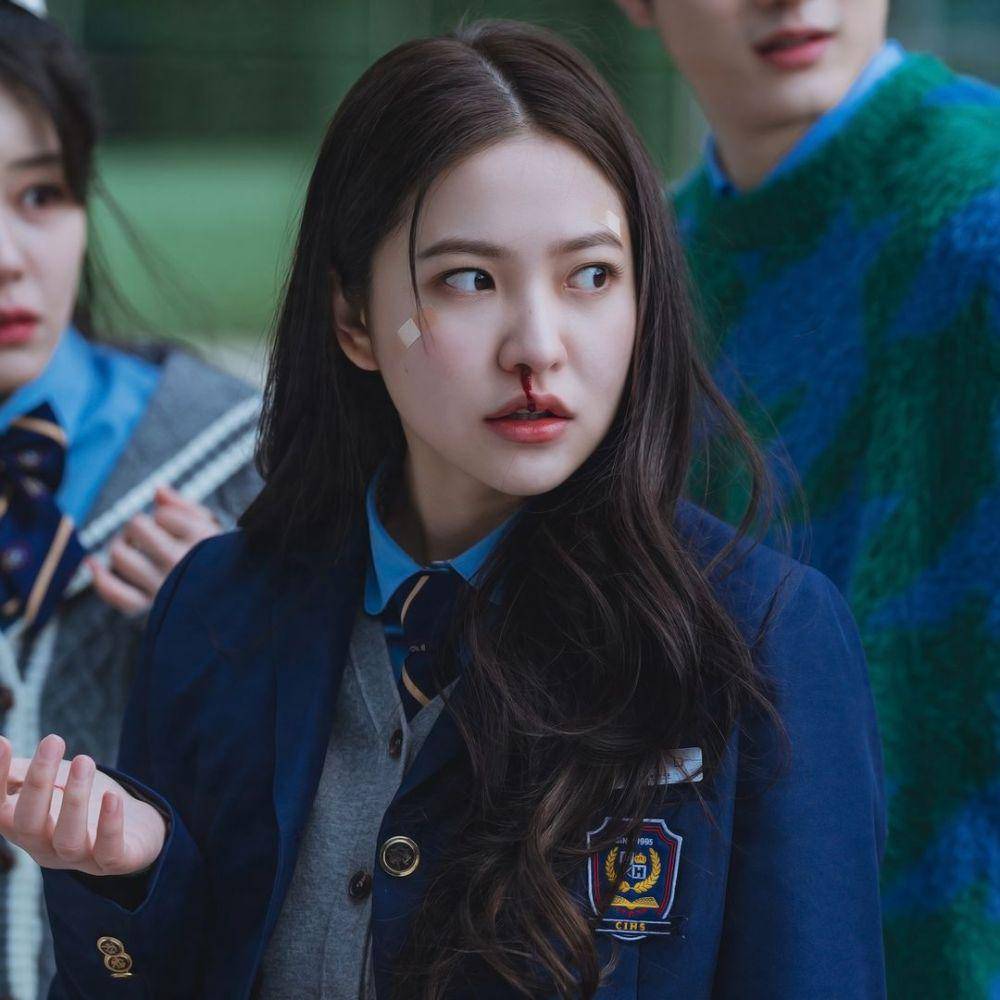 Baek Je Na (Yeri Red Velvet) di drakor Bitch X Rich (instagram.com/koktv.official)