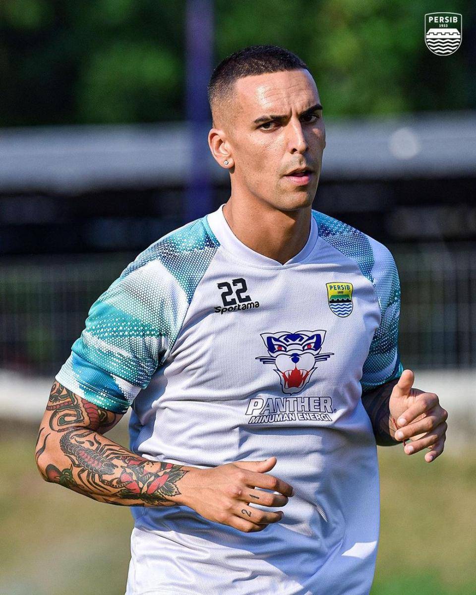 Alberto Rodriguez, bek tengah baru Persib (instagram.com/persib)