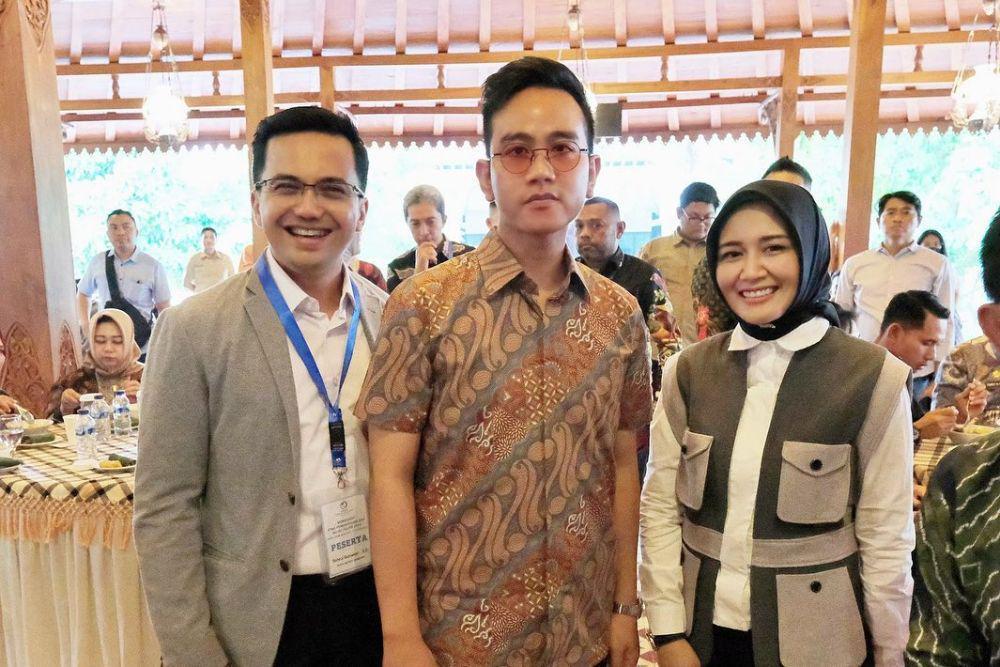 7 Potret Dine Mutiara saat Menemani Sahrul Gunawan Dinas