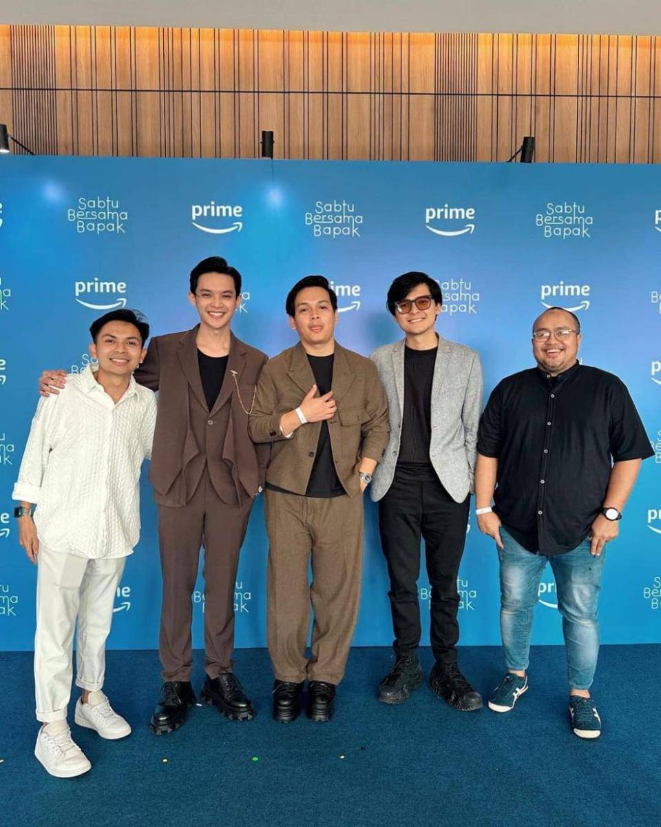 potret Rey Mbayang dan rekan (instagram.com/billyjoeava)