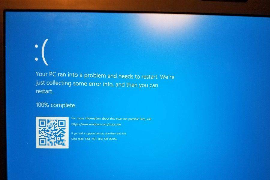 ilustrasi your pc is ran into a problem (commons.wikimedia.org)