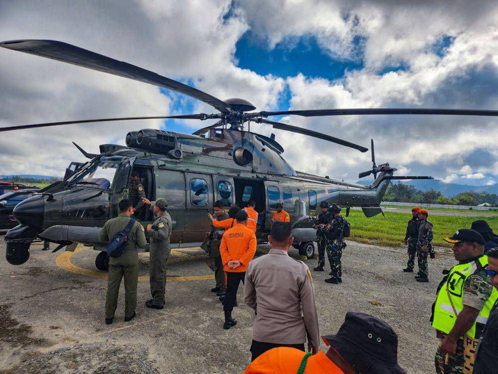 Tim SAR gabungan bersiap-siap menuju lokasi jatuhnya pesawat SAM Air di Yelimo, Papua Pegunungan. (IDN Times/Istimewa)