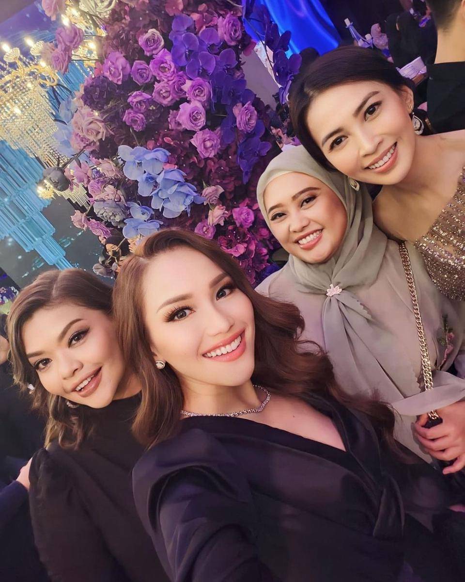 potret Ayu Ting Ting di resepsi pernikahan Kevin-Valen (instagram.com/ayutingting92)