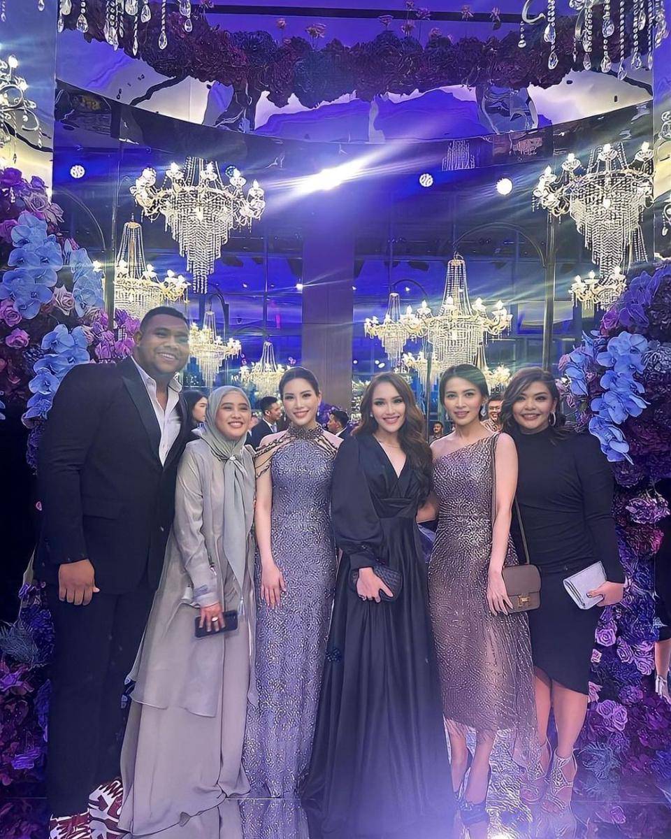 potret Ayu Ting Ting di resepsi pernikahan Kevin-Valen (instagram.com/ayutingting92)