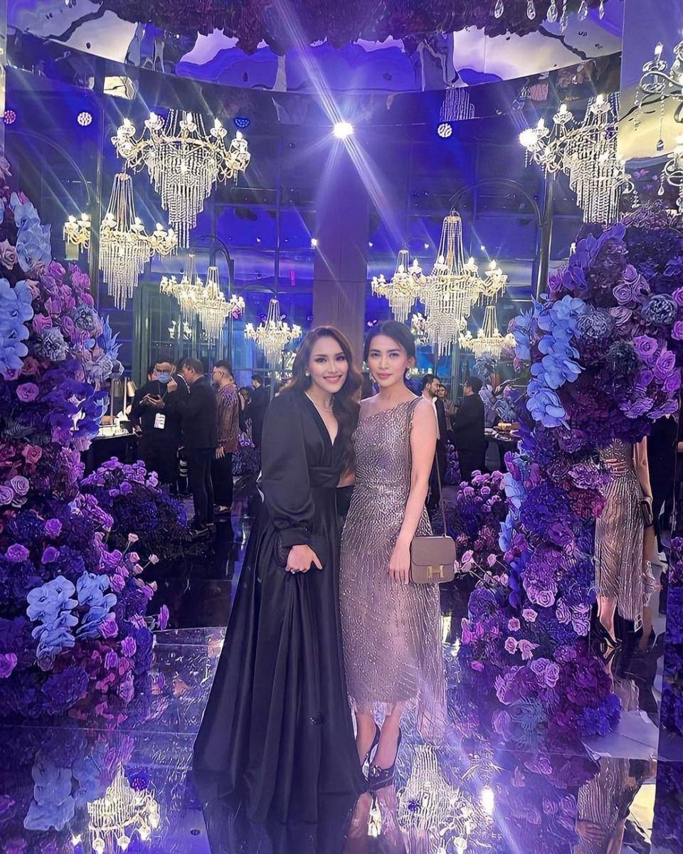 potret Ayu Ting Ting di resepsi pernikahan Kevin-Valen (instagram.com/ayutingting92)