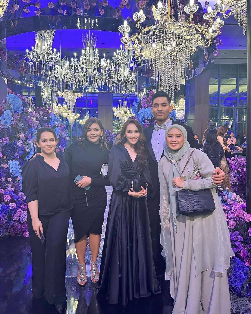 potret Ayu Ting Ting di resepsi pernikahan Kevin-Valen (instagram.com/ayutingting92)