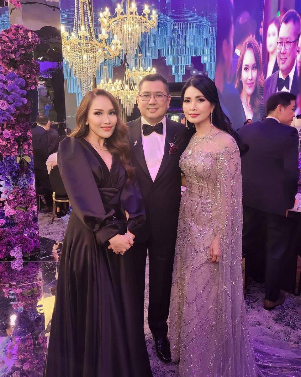 potret Ayu Ting Ting di resepsi pernikahan Kevin-Valen (instagram.com/ayutingting92)