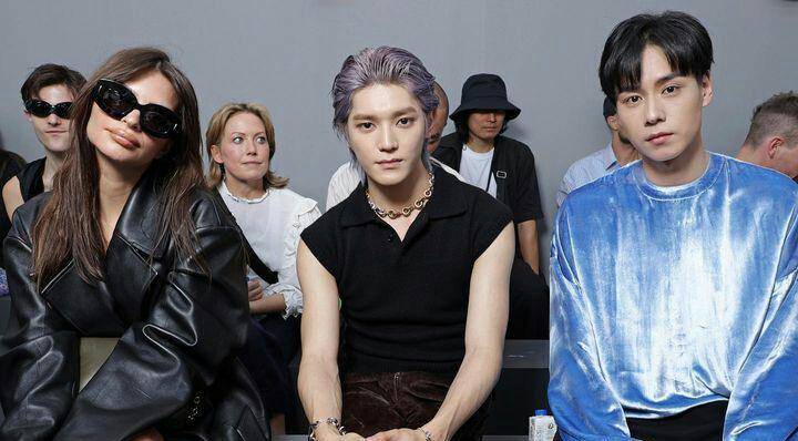 Taeyong NCT dan Emily Ratajkowski di LOEWE Spring Summer 2024 Men’s Runway (instagram.com/loewe)
