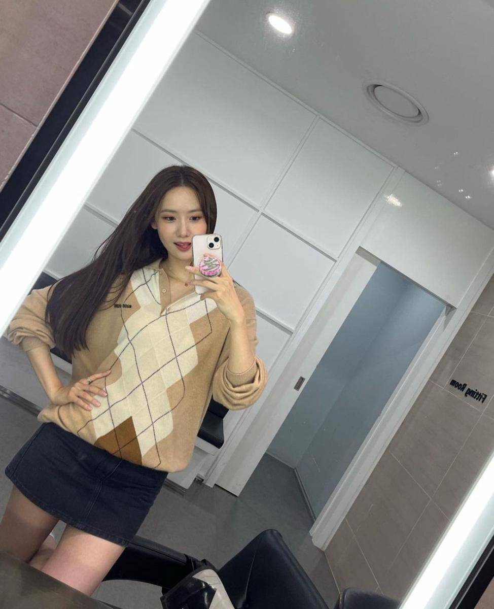 office look ala Yoona (instagram.com/yoona__lim)