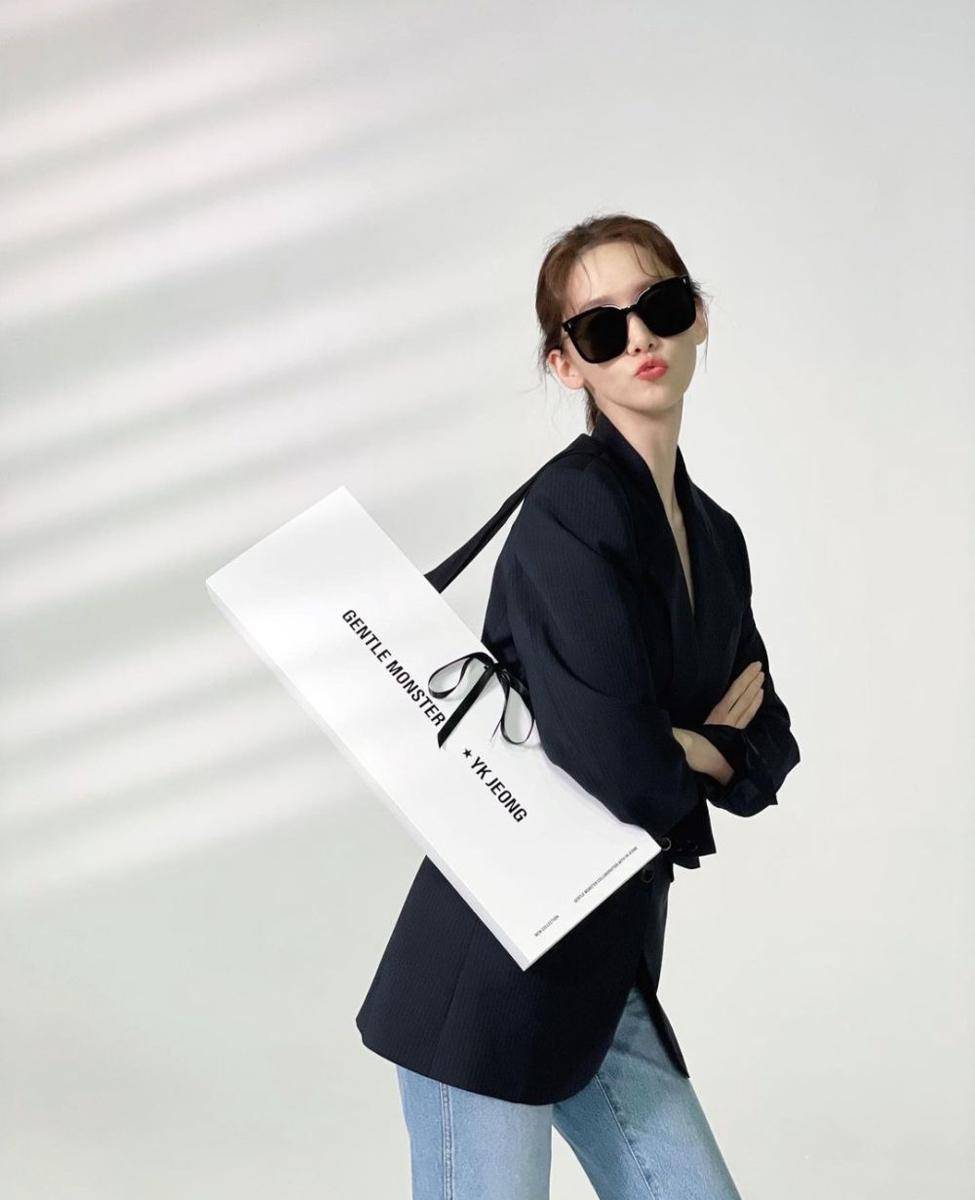 office look ala Yoona (instagram.com/yoona__lim)