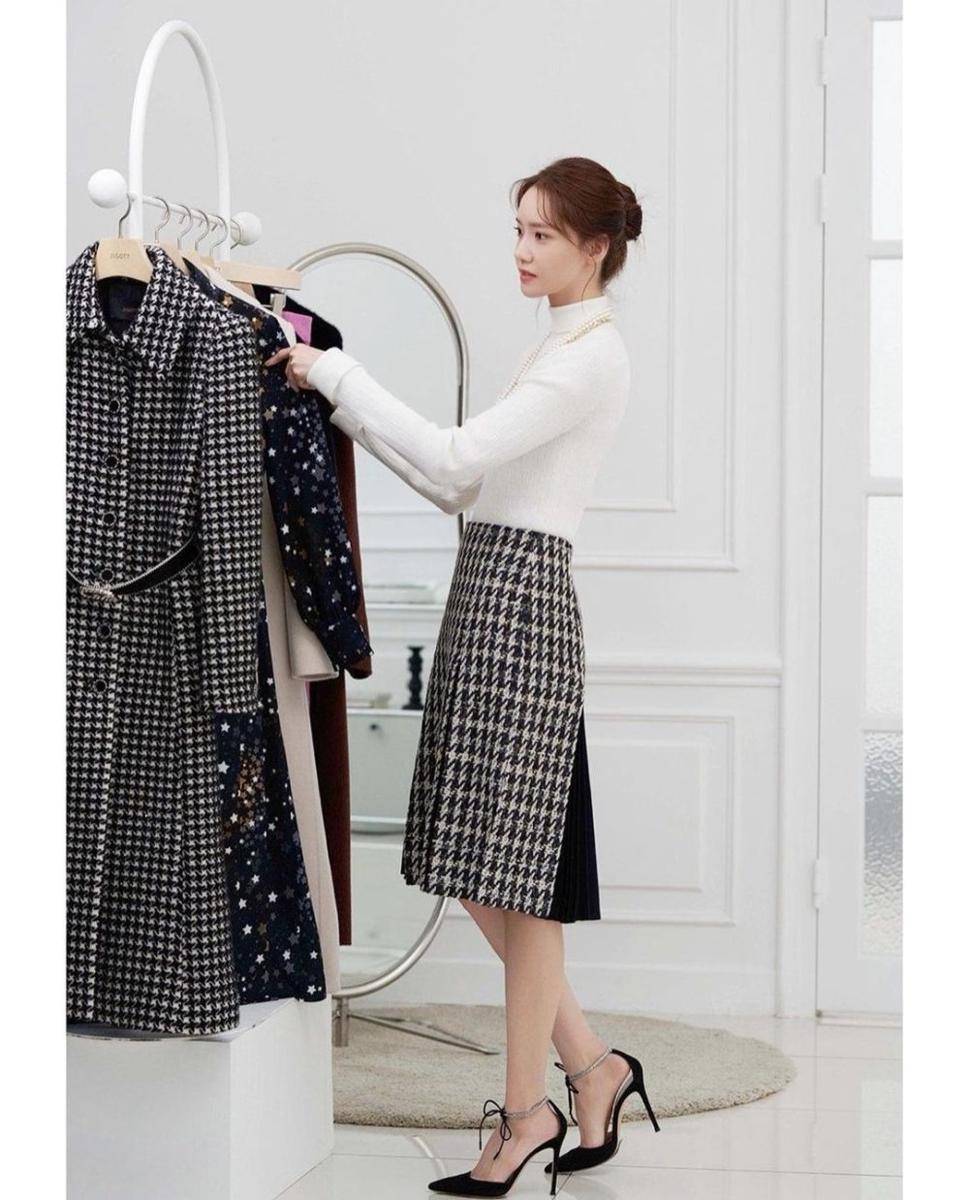 office look ala Yoona (instagram.com/yoona__lim)