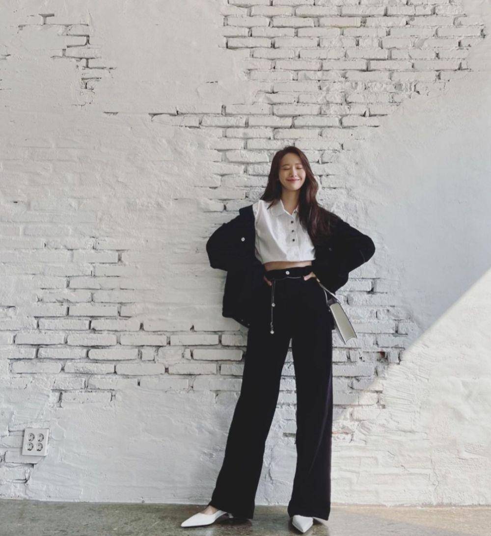 office look ala Yoona (instagram.com/yoona__lim)