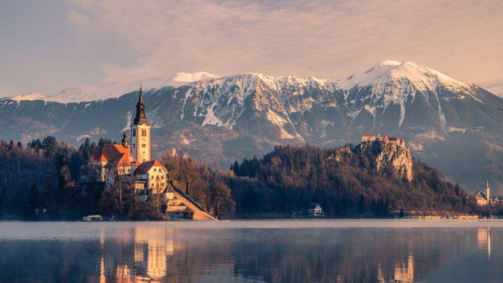 Slovenia (unsplash.com/Johnny Africa)