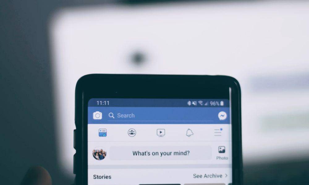 ilustrasi Facebook (unsplash.com/Joshua Hoehne)