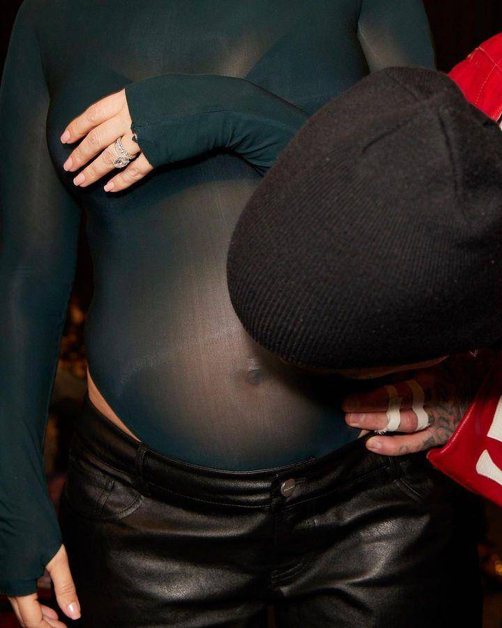 Kourtney Kardashian hamil anak Travis Barker (Instagram.com/kourtneykardash)