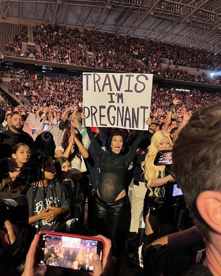 Kourtney Kardashian hamil anak Travis Barker (Instagram.com/kourtneykardash)