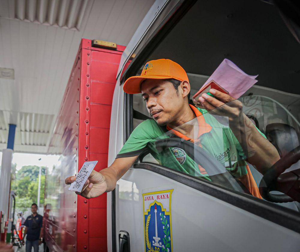 Pembelian solar subsidi menggunakan Full QR Code (dok. Pertamina)