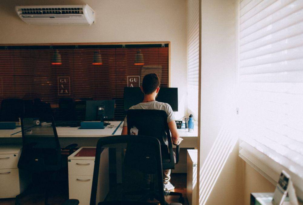 AC bisa menyebabkan migrain (pexels.com/Helena Lopes)