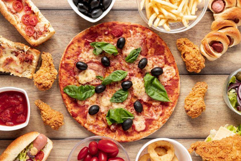 ilustrasi makanan cepat saji (freepik.com/freepik)
