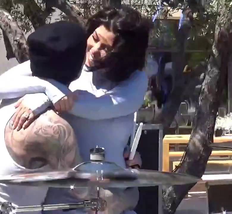 Kourtney Kardashian hamil anak Travis Barker (Instagram.com/kourtneykardash)