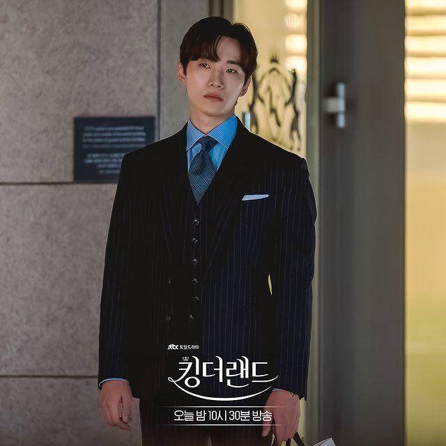 Still cut drama King The Land (instagram.com/jtbcdrama)