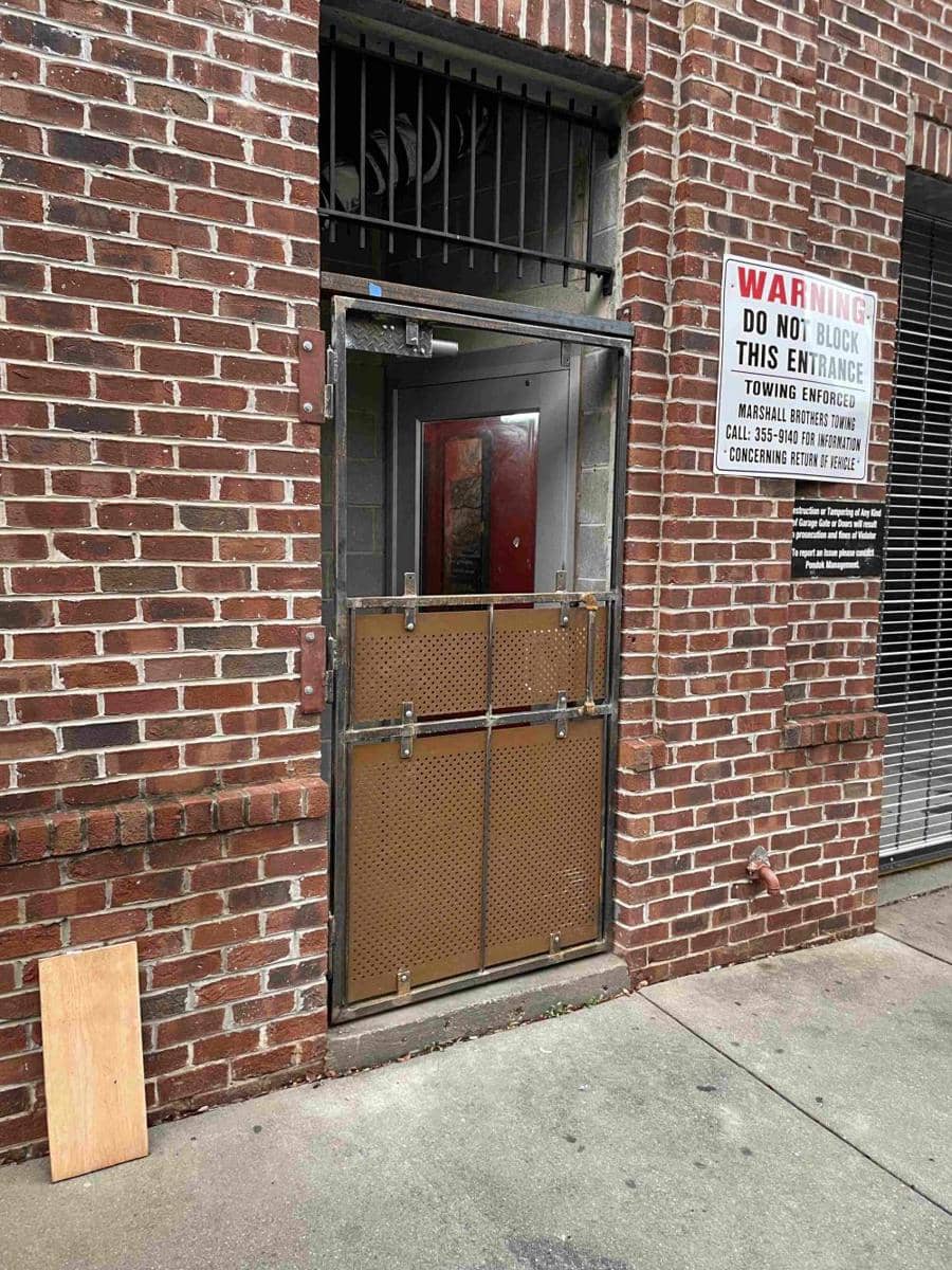 potret desain pintu yang bikin kesal (reddit.com/user/CharlesJHV)