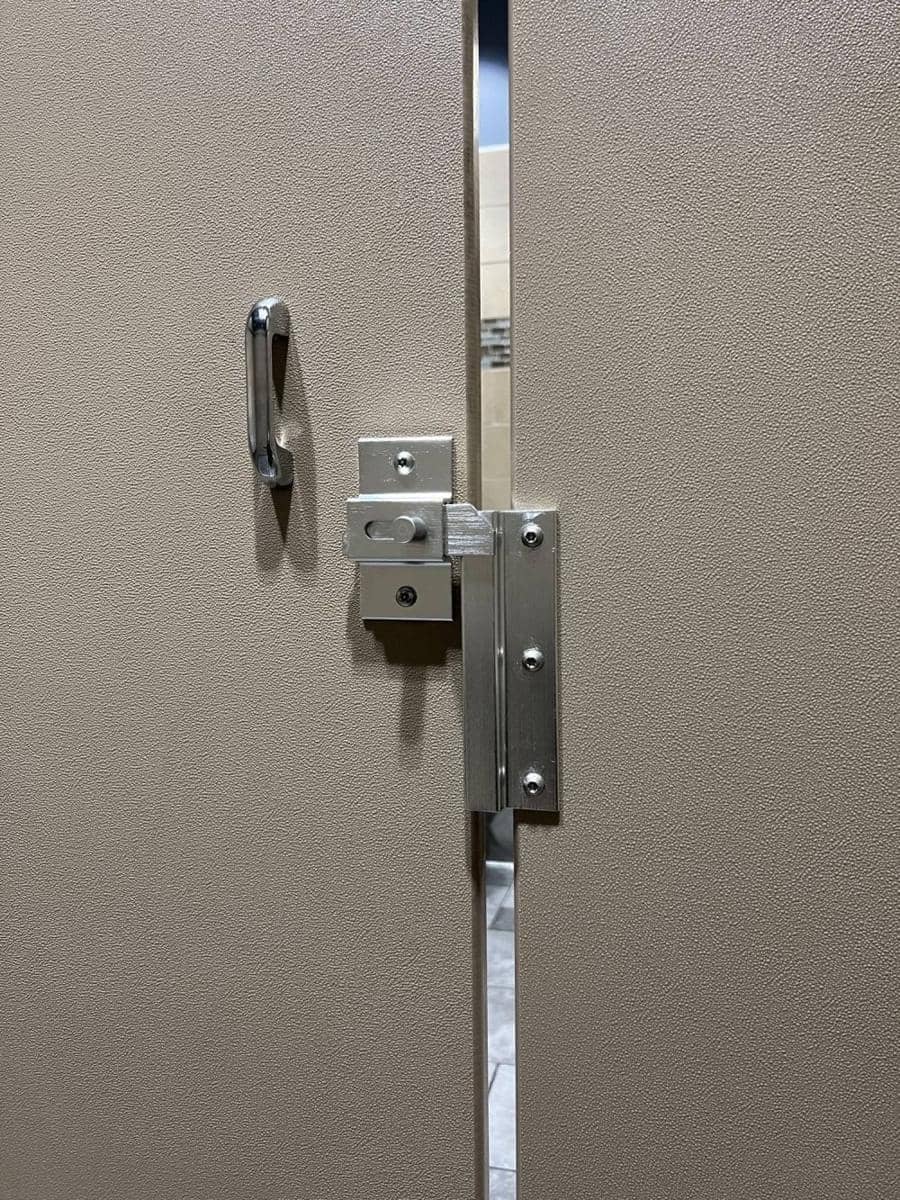 potret desain pintu yang bikin kesal (reddit.com/user/wonderbreadboner)