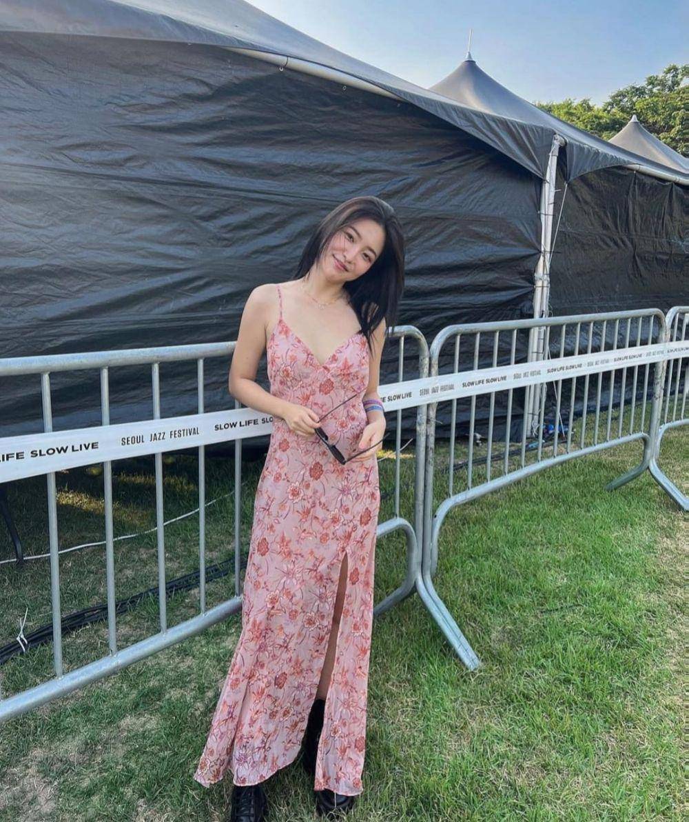 outfit pink ala Yeri Red Velvet (instagram.com/yerimiese)