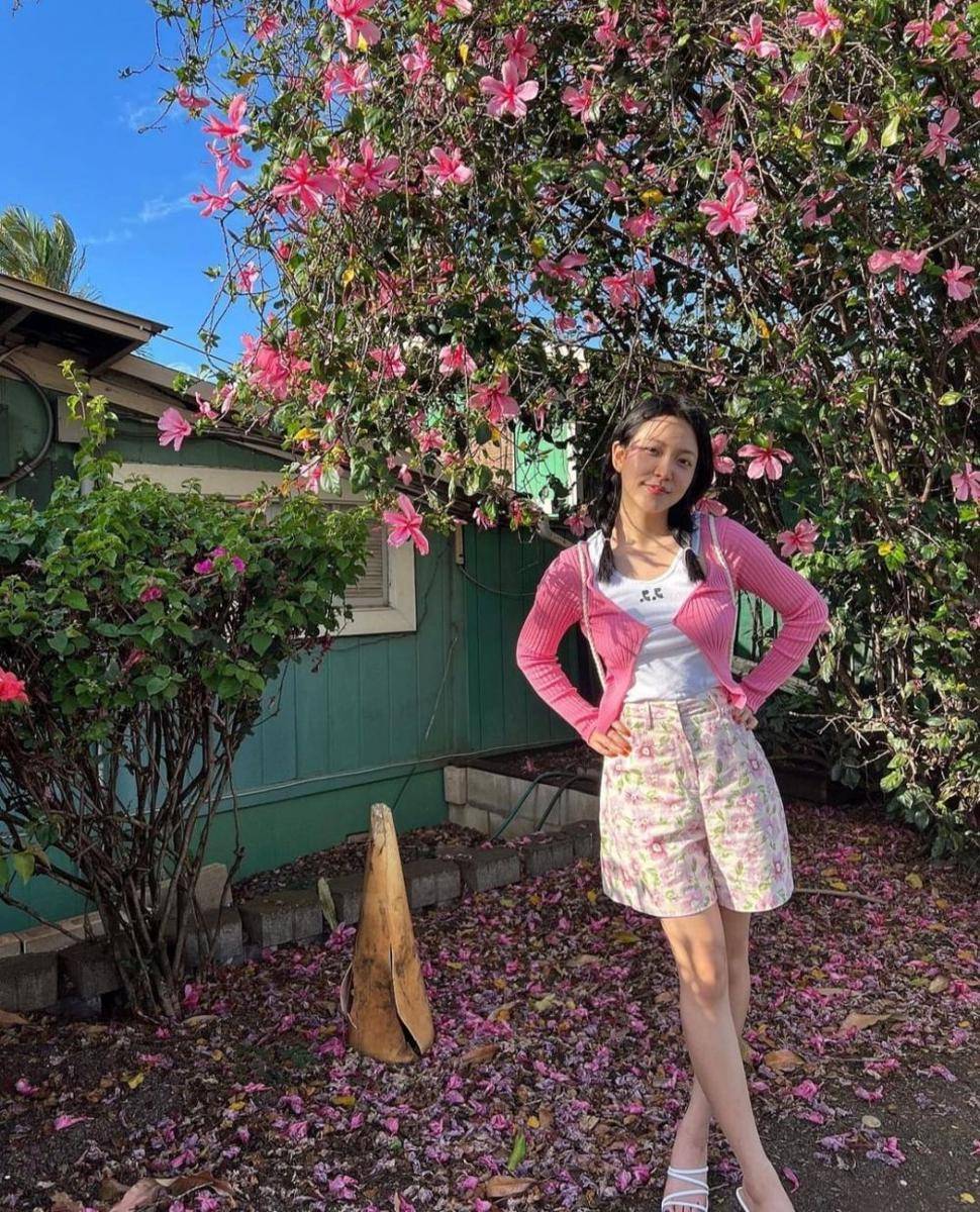 outfit pink ala Yeri Red Velvet (instagram.com/yerimiese)