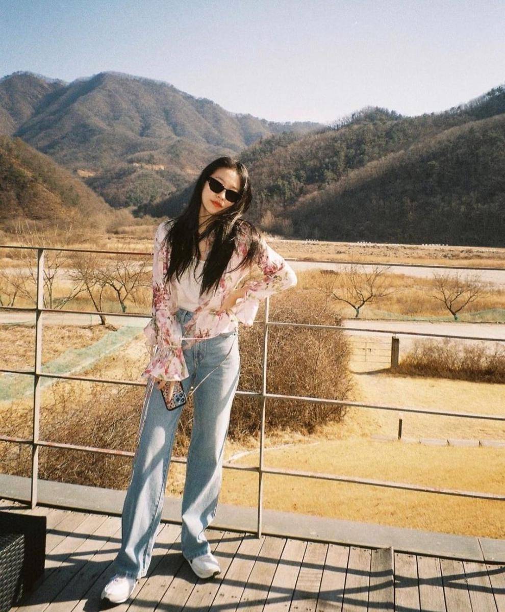 outfit pink ala Yeri Red Velvet (instagram.com/yerimiese)