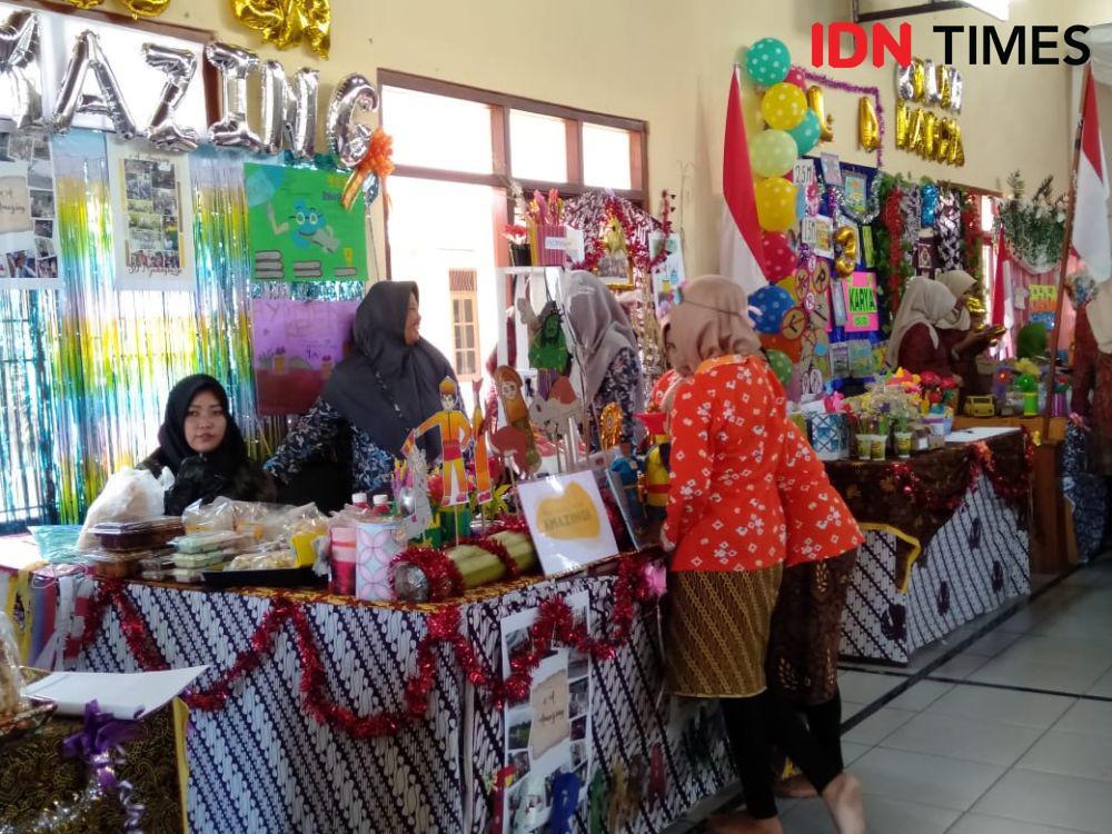 Tak Pakai Toga, Lulusan Siswa SDN 2 Gadingharjo Pilih Bakti Sosial