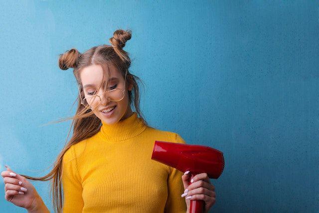 3 Kegunaan Hair Dryer untuk Kebutuhan Rumah Tangga, Praktis!