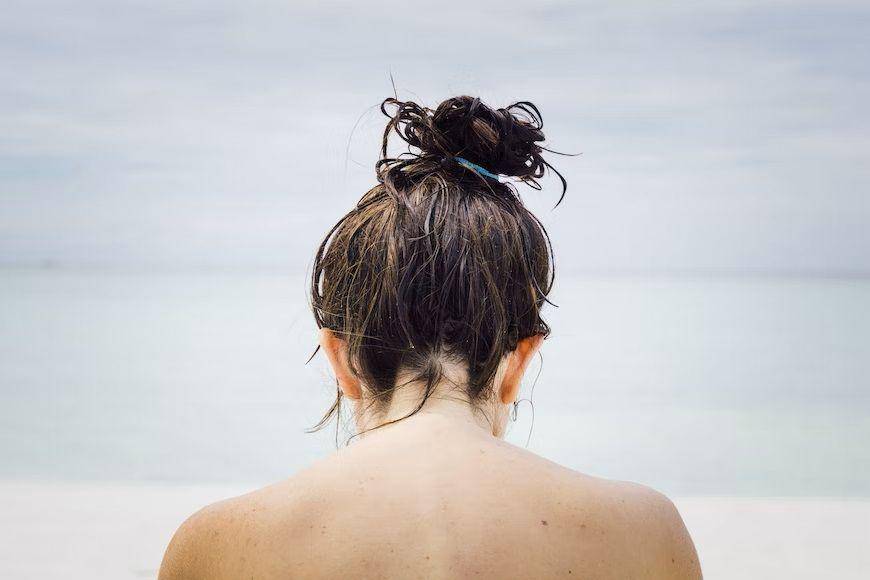 ilustrasi rambut basah (unsplash.com/Chris Slupski)