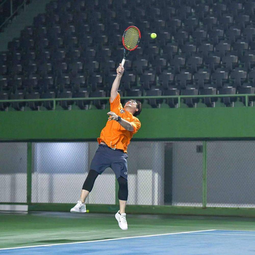 potret Tengku Firmansyah saat bermain tenis (instagram.com/tengku_firmansyah)