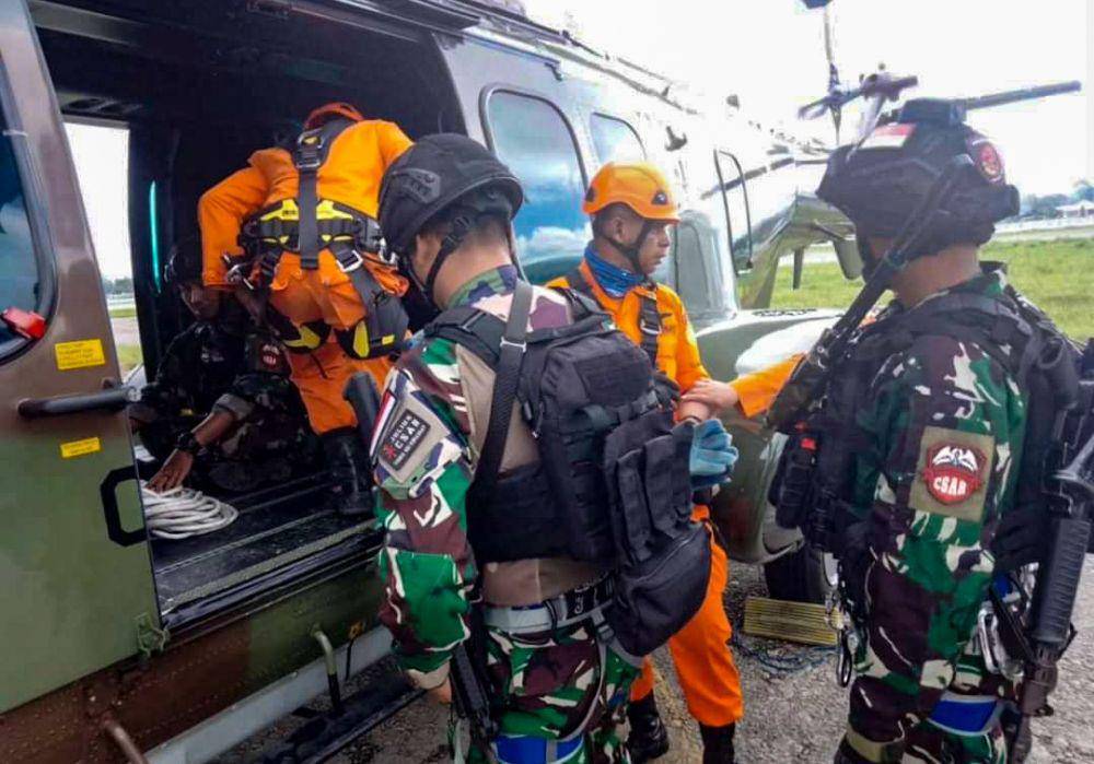 Persiapan tim evakuasi menuju lokasi jatuhnya Pesawat SAM Air PK-SMW. (IDN Times/Istimewa)