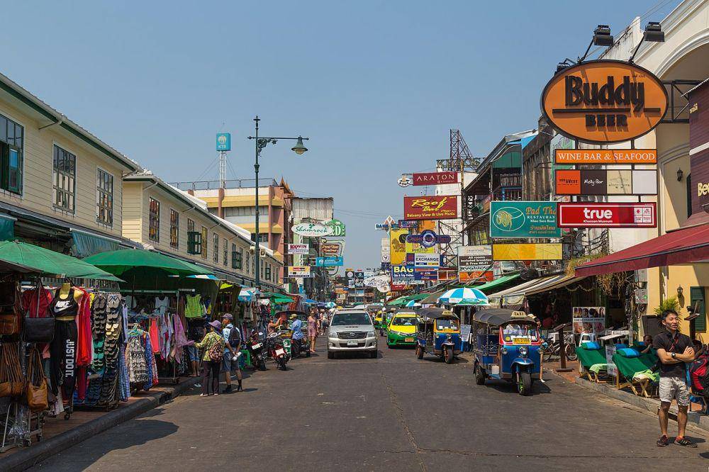 Khao San Road (commons.wikimedia.org/Marcin Konsek)