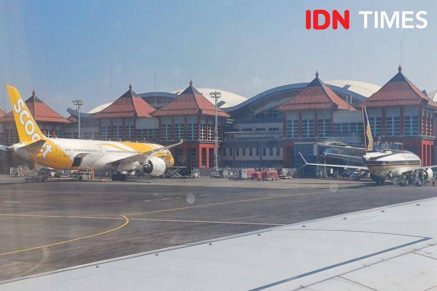 Ilustrasi pesawat internasional di bandara (IDN Times/Dhiya Awlia Azzahra)