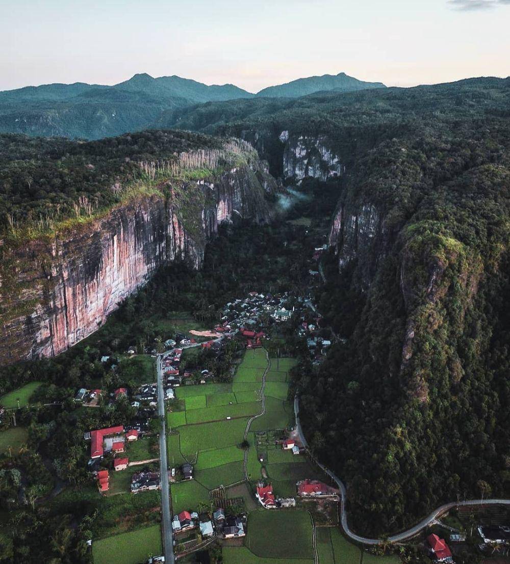 Lembah Harau (instagram.com/kiddrock85)