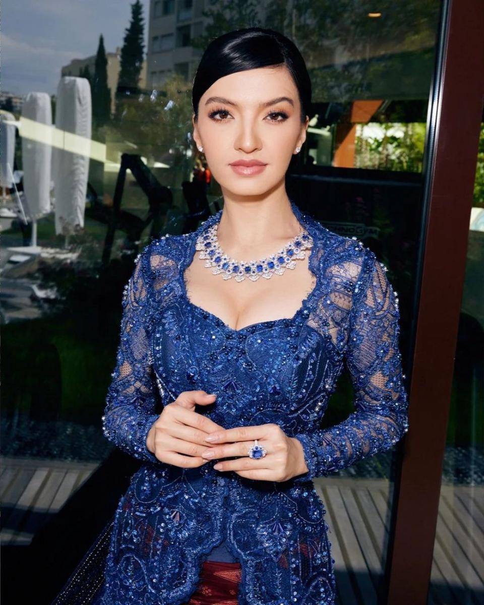 Inspirasi makeup lamaran. (instagram.com/ralineshah)