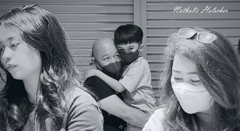 potret Nathalie Holscher sambangi rumah duka ibu tirinya yang meninggal dunia (youtube.com/NATHALIE HOLSCHER)