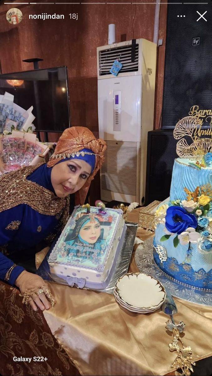 potret ultah ke-72 Elvy Sukaesih (Instagram.com/nonijindan)