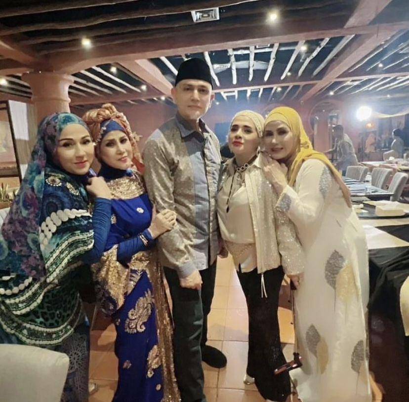 potret ultah ke-72 Elvy Sukaesih (Instagram.com/cameliamalikreal)