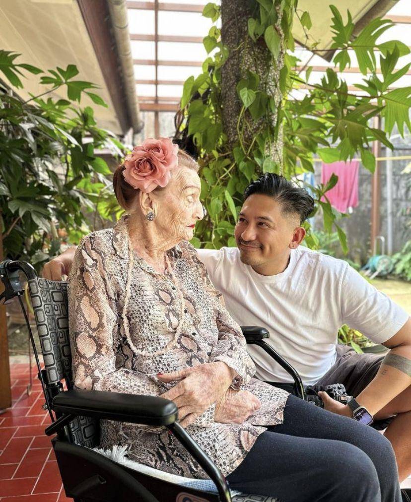potret nenek Sharena Rizky (Instagram.com/mrssharena)