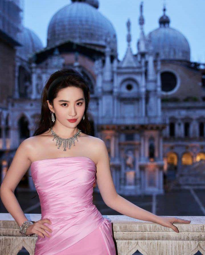 Liu Yifei (instagram.com/yifei_cc)