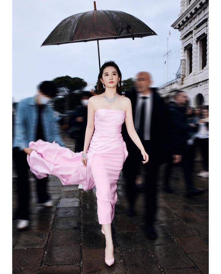 Liu Yifei (instagram.com/yifei_cc)