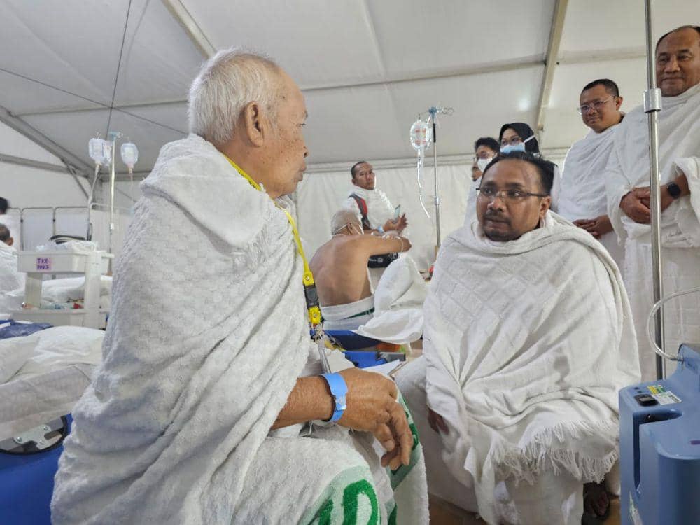 Sah dan Gratis, Badal Lempar Jumrah untuk Jemaah Haji Risti