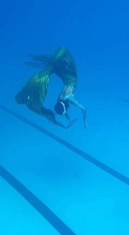 potret Gisel berenang pakai kostum mermaid (instagram.com/gisel_la)