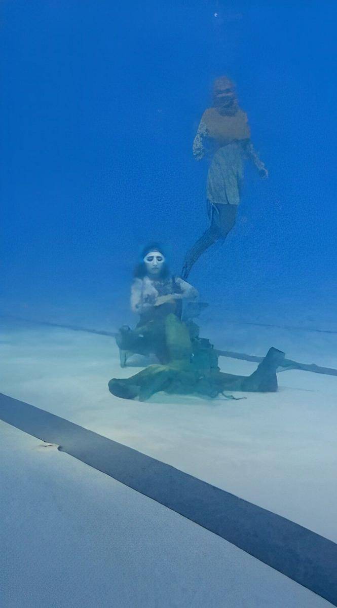 potret Gisel berenang pakai kostum mermaid (instagram.com/gisel_la)