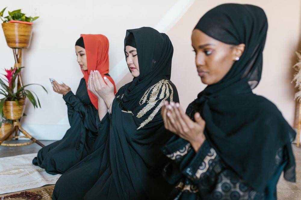 ilustrasi berdoa  (pexels.com/RDNE Stock project)