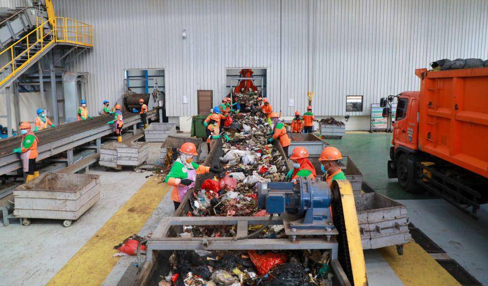 Pemprov DKI Olah Sampah Bantargebang Jadi Bahan Bakar Alternatif Bernilai Jual. (dok. Humas Pemprov DKI Jakarta)